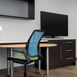 King Studio Suite Tub Mobility or Hearing Accessible